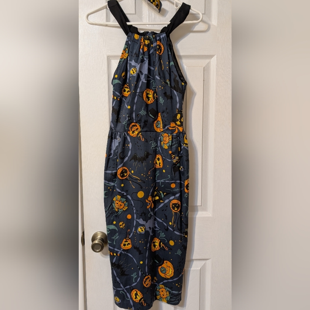 Pinup Couture Harley Wiggle Dress & Belt in Halloween Lanterns Print - Picture 2 of 5